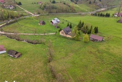 Teren de 1355 mp, în Fundata - 9