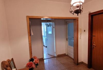 Apartament cu 4 camere decomandat în Central - 4