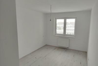 Apartament cu 3 camere decomandat în Tractorul - 4