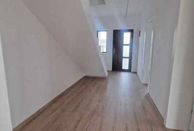 Casă cu 4 camere cu Teren 250 Mp în Moșnița Nouă - 7