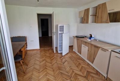 Fabric/Complex - casa 3 camere - 400 mp teren- renovat - 2