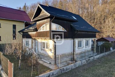 Casa de vacanta spatioasa de vanzare 6 dormitoare in Gura Humorului
