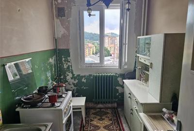 Apartament cu 2 camere semidecomandat în Micro I - 3