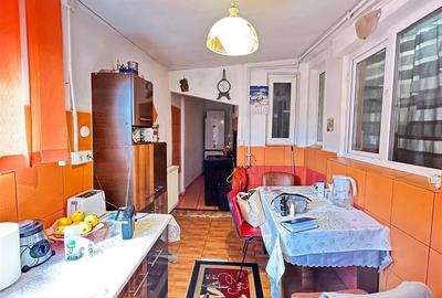 Casa batraneasca, zona  Buna Vestire  Ploiesti, teren 175 mp,renovata in 2004 - 13