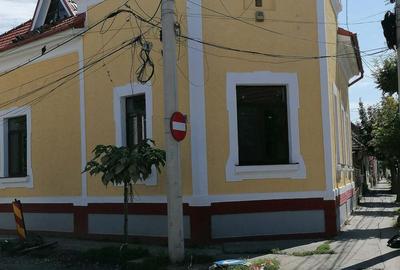 Casă cu 4 camere în Central - 2