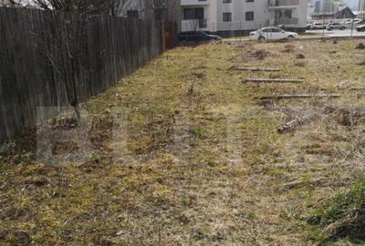 Teren de 1000 mp, în Tractorul - 1