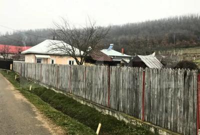 Casă cu 2 camere cu Teren 1724 Mp în Central - 1