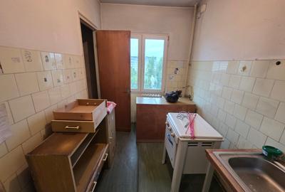 Titan, 5 minute metrou, pe strada Adjud, bloc reabilitat, decomandat, - 7