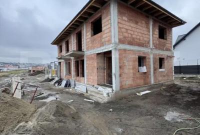 Casă cu 3 camere cu Teren 250 Mp în Central - 2