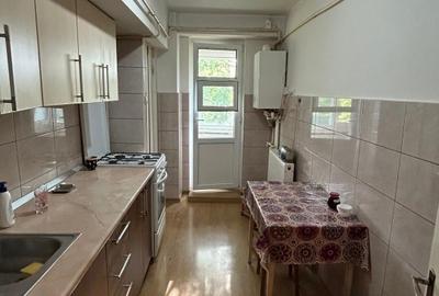 Apartament cu 4 camere decomandat în Micro 40