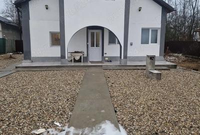 Casă cu Teren 998000 Mp în Central - 2