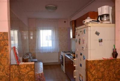 Apartament 4 camere,decomadat,2 bai - zona Tractorul - 1