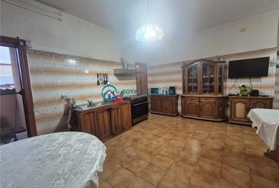 Royal Imobiliare - Vanzare Casa Zona Lupeni - 14