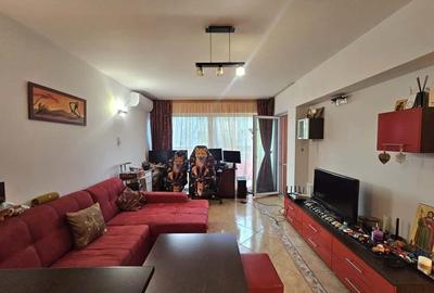 Apartament cu 2 camere, mobilat în Est