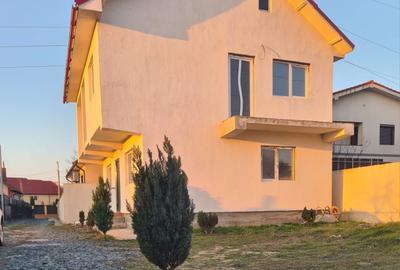 Casă cu 4 camere cu Canalizare în Central - 12