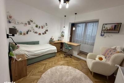 Apartament cu 4 camere decomandat în Tudor