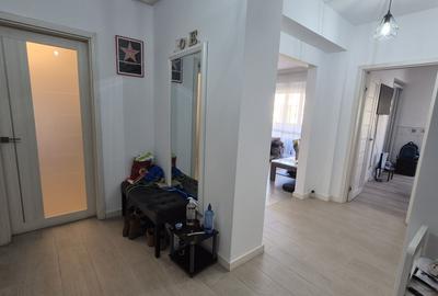 Apartament cu 3 camere decomandat în Frații Golești - 3