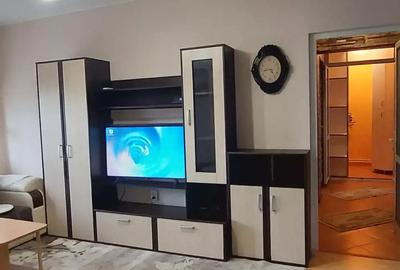 Proprietar, inchiriez apartament 2 camere mobilat ?i utilat, etaj 1, confort 1, pe Calea Calara?ilor - 3
