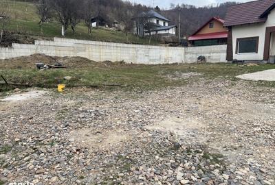 Casă cu 8 camere cu Teren 2100 Mp în Central - 1