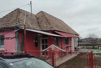 Casă cu Teren 1210 Mp în Ogra