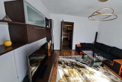 Apartament cu 4 camere decomandat în Tractorul - 7