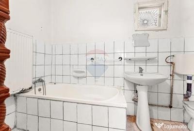 Casă cu 5 camere cu Teren 1620 Mp în Central - 2