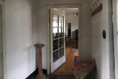 Apartament cu 3 camere semidecomandat în Central - 1