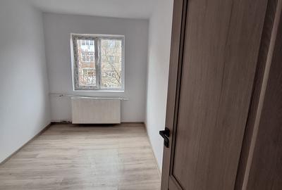 Apartament cu 4 camere semidecomandat în Circumvalațiunii - 13