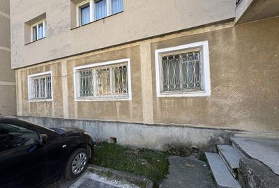 Apartament cu 3 camere decomandat în Exterior Vest - 1