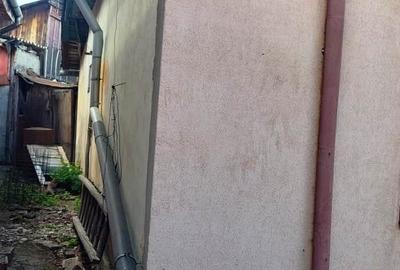 Casă individuală cu 3 camere cu Canalizare în Micro 5 - 15