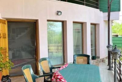 Casă cu 7 camere cu Teren 297 Mp în Central