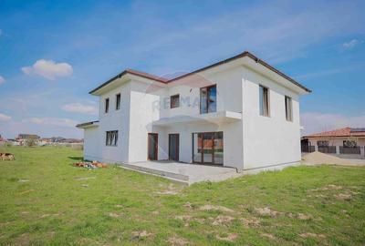 Casa / Vila cu 5 camere de vanzare in zona Nufarul