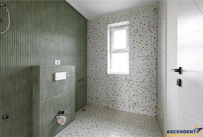 Casă cu 7 camere cu Canalizare în Noua - 2