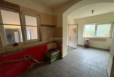 Casă cu Teren 1439 Mp în Central - 2