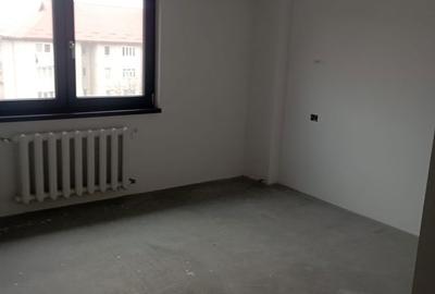 Apartament cu 3 camere decomandat în Traian - 6