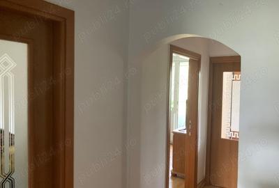 Apartament cu 3 camere decomandat în Eroii Revoluției
