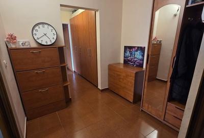 Apartament cu 3 camere decomandat, mobilat în 1 Mai - 2
