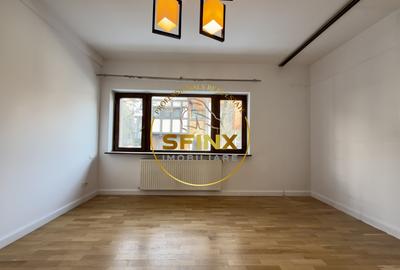 Apartament cu 3 camere decomandat în Primăverii