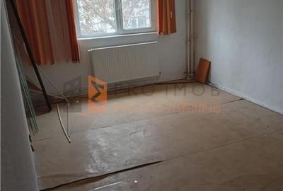 Apartament 2 camere cf 2 semidecomandat zona Brosteni - 3