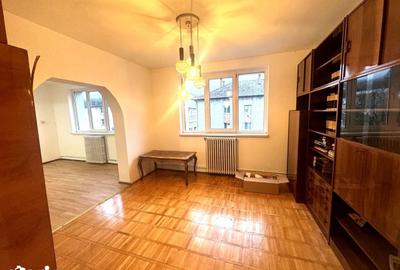 Apartament cu 3 camere în 7 Noiembrie - 2
