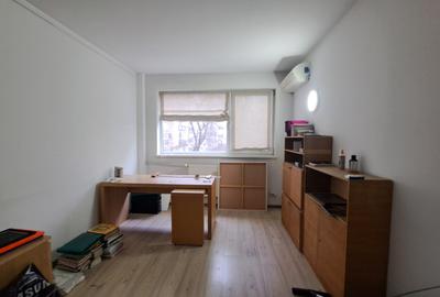 Apartament 3 camere, renovat, poziție retrasă (nu la bulevard) – Metrou 500 m - 56