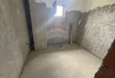 Casă cu 8 camere cu Teren 520 Mp în Săftica - 11