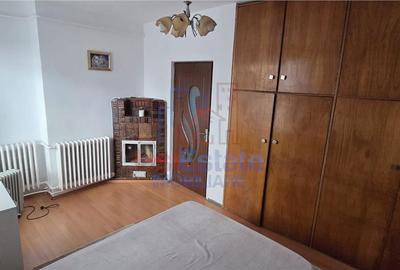 Apartament cu 2 camere semidecomandat în Podu Roș