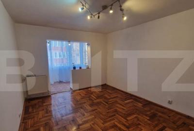 Apartament decomandat , etaj 3 , 2 locuri de parcare, beci , - 1