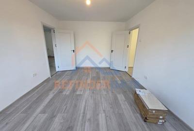 Apartament cu 3 camere semidecomandat în Titan