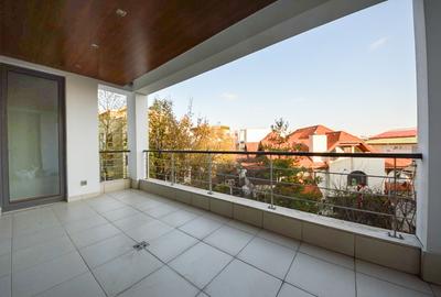 Apartament cu 3 camere semidecomandat, mobilat în Șoseaua Nordului