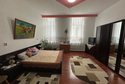Apartament cu 2 camere semidecomandat, mobilat în P-ța Unirii - 1