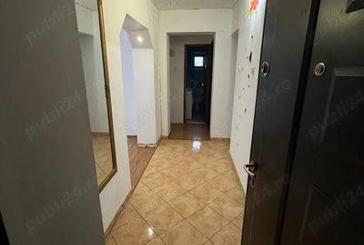 Apartament cu 3 camere decomandat în 9 Mai - 2