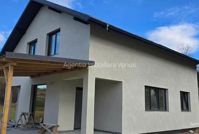 Casă cu 4 camere în Ipotești - 8