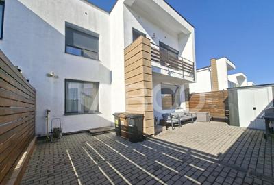 Casa de vanzare in Zavoi cu 3 camere 2 bai curte libera de 5